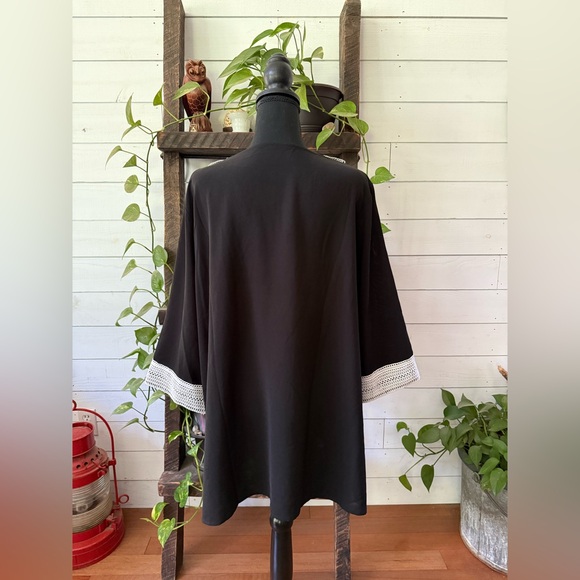 Black Tunic Shirt with White Lace Trim Detail - Picture 13 of 17